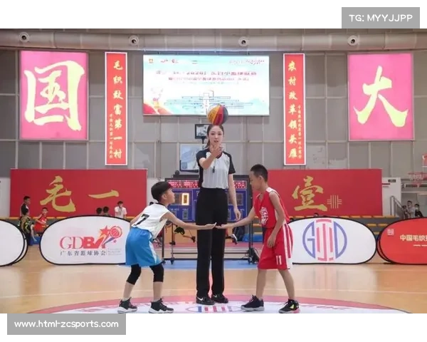 裁判徐杨全国决赛执裁后哽咽 二十年见证青少年赛事成长与变迁 裁判徐杨全国决赛执裁后哽咽 二十年见证青少年赛事成长与变迁
